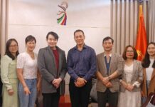 Lãnh đạo Hội làm việc cùng nghệ sĩ múa Hàn Quốc Yi Chu-jin