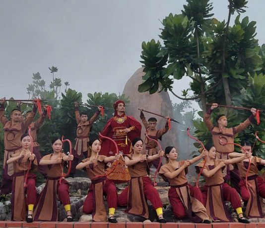 Các nghệ sĩ múa “vượt nắng, thắng mưa” để làm phim điện ảnh về ngành