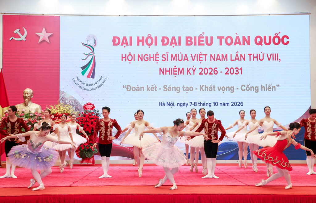 Tiết mục biểu diễn múa chào mừng đại hội. Ảnh: Quang Vinh