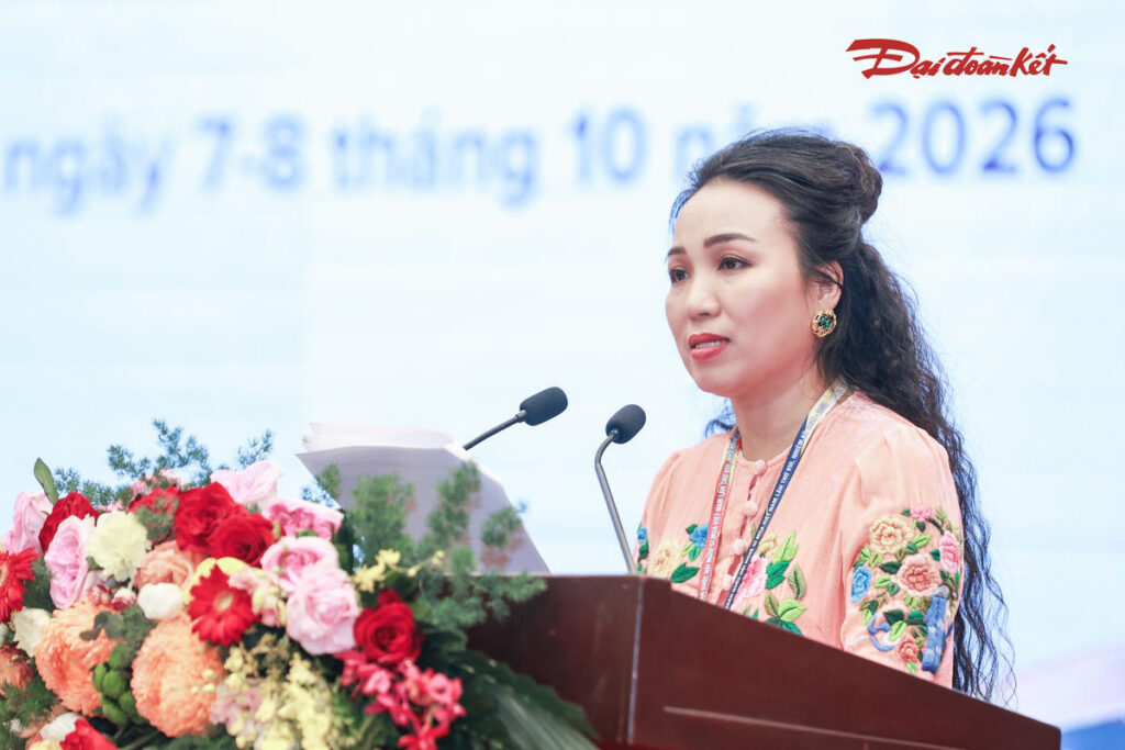 Bà Nguyễn Thị Minh Tuyết, Phó Chủ tịch Thường trực Hội Nghệ sĩ Múa Việt Nam trình bày báo cáo chính trị Đại hội. Ảnh: Quang Vinh.